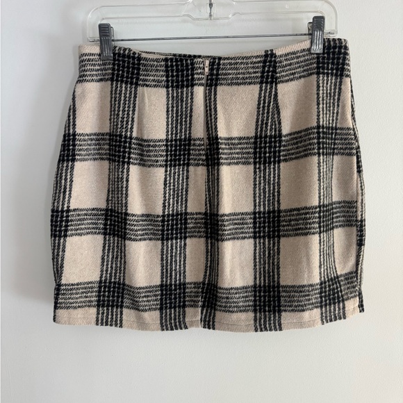 Windsor Plaid Mini Skirt | Beige Black Checkered | Size M - Picture 3 of 7